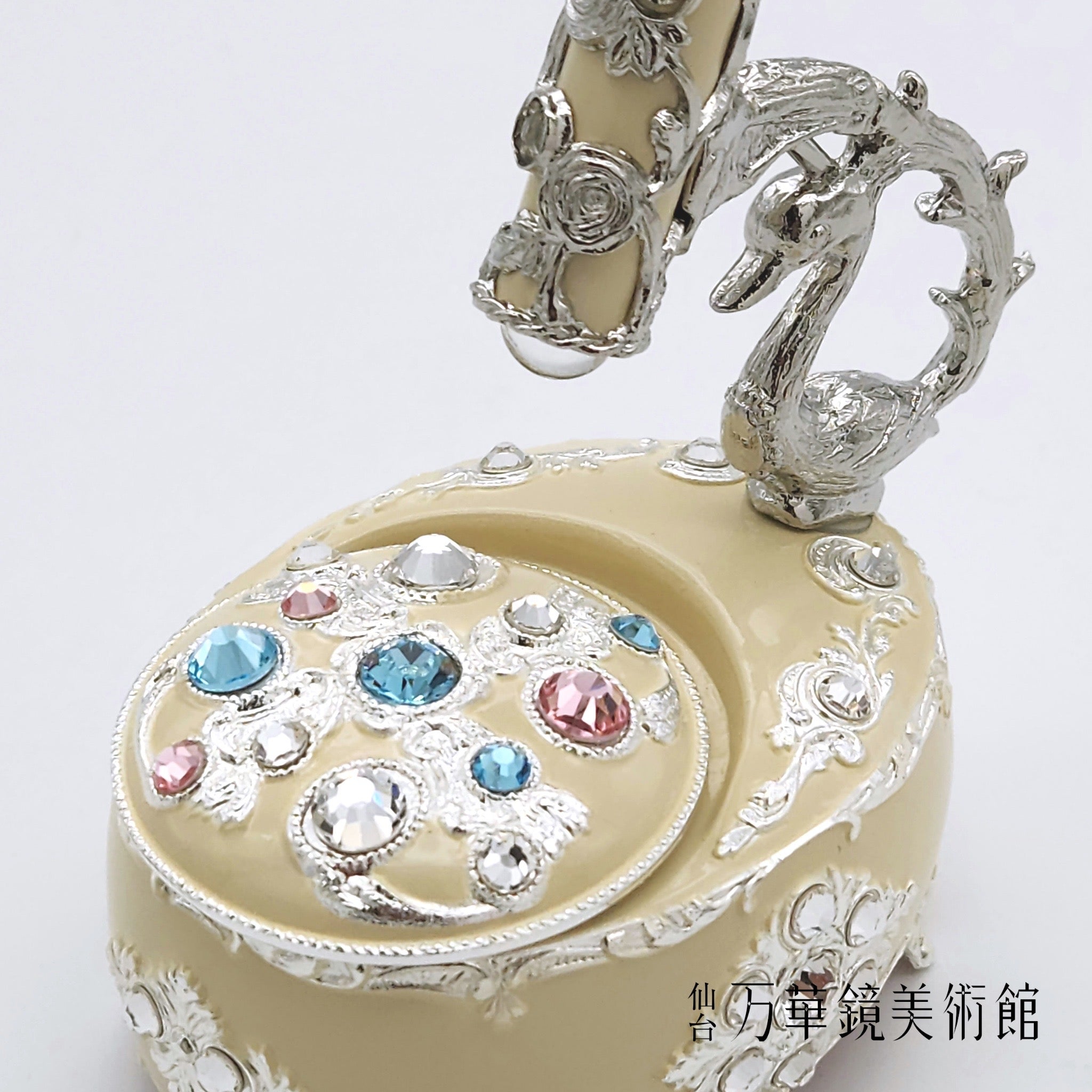 彫金ミニスワン　クリスタル　ホワイト